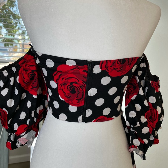 Two piece floral outfit. Crop top and short. - Picture 4 of 6